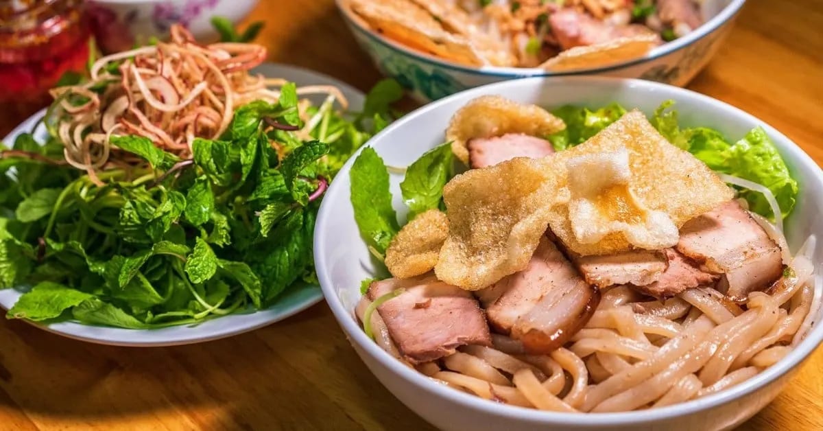 Cao lầu - món ăn nổi tiếng tại Hội An 